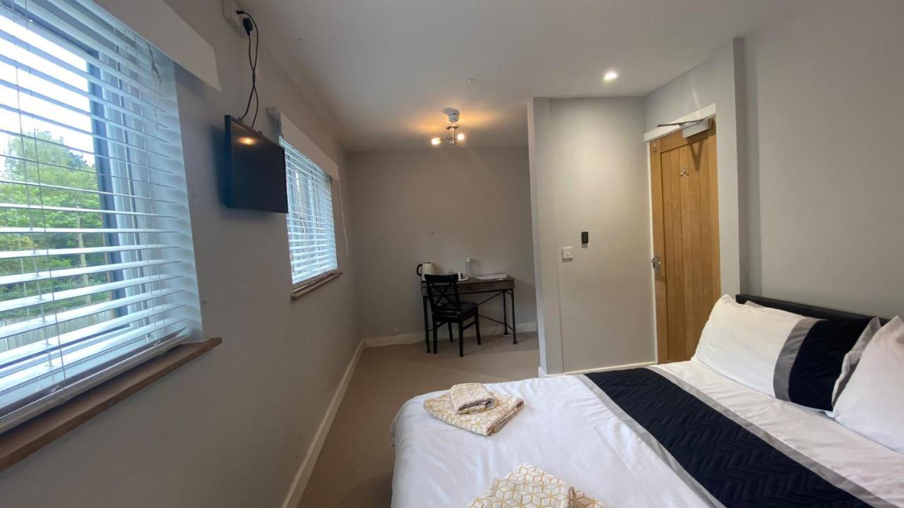 Deepcut Lodge Bed&Breakfast Camberley Exterior foto