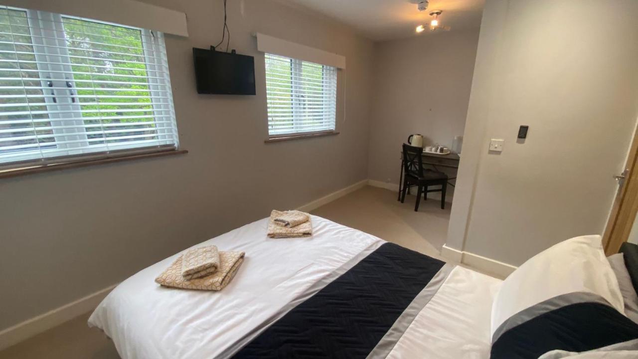Deepcut Lodge Bed&Breakfast Camberley Exterior foto